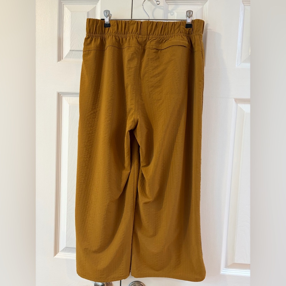 Title Nine Mustard Staycation Cropped Elastic Waist Pants Size M - Picture 4 of 12